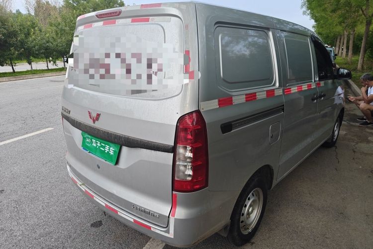 Used Wuling Hongguang V 2022 1.5L Jingqu Edition Enclosed-Window Vehicle with Hydraulic Power Steering LAR Rear Right 45 Deg
