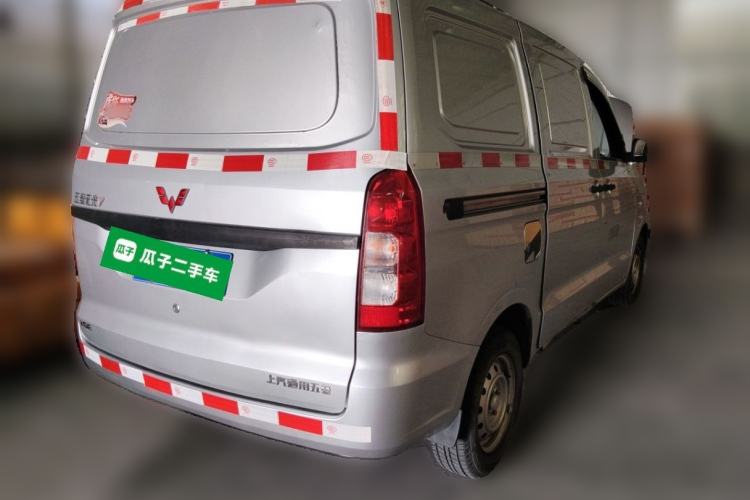 Used Wuling Hongguang V 2022 1.5L Jingqu Edition Enclosed-Window Vehicle with Hydraulic Power Steering LAR Rear Right 45 Deg