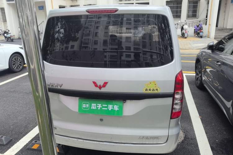 Used Wuling Hongguang V 2022 1.5L Jingqu Version Hydraulic Power Steering LAR Rear