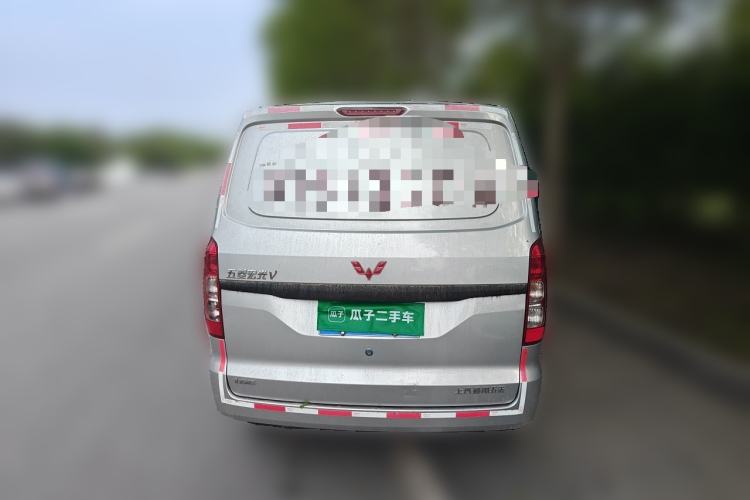 Used Wuling Hongguang V 2022 1.5L Jingqu Edition Enclosed-Window Vehicle with Hydraulic Power Steering LAR Rear