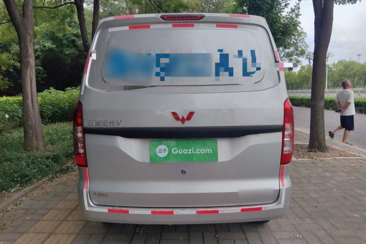 Used Wuling Hongguang V 2022 1.5L Jingqu Edition Enclosed-Window Vehicle with Hydraulic Power Steering LAR Rear