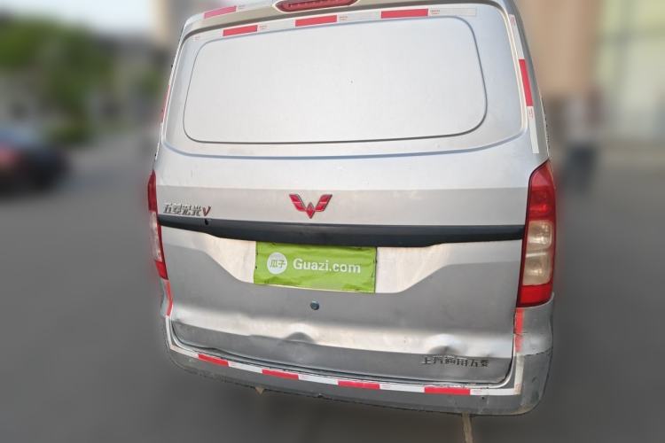 Used Wuling Hongguang V 2022 1.5L Jingqu Edition Enclosed-Window Vehicle with Hydraulic Power Steering LAR Rear