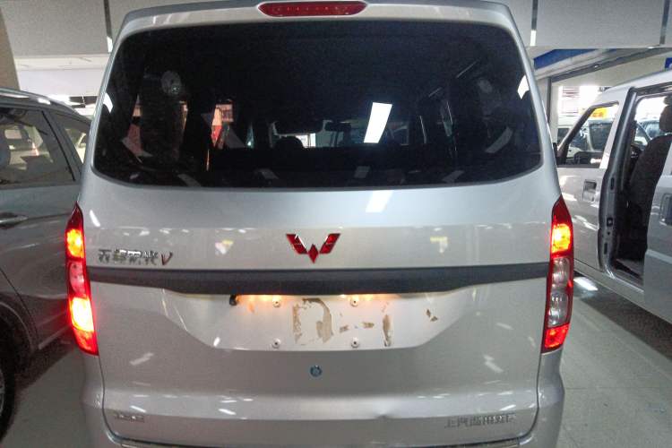 Used Wuling Hongguang V 2022 1.5L Jingqu Edition Electric-Assist LAR Rear