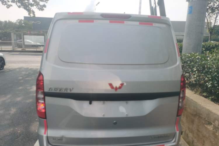 Used Wuling Hongguang V 2022 1.5L Jingqu Edition Enclosed-Window Vehicle with Hydraulic Power Steering LAR Rear