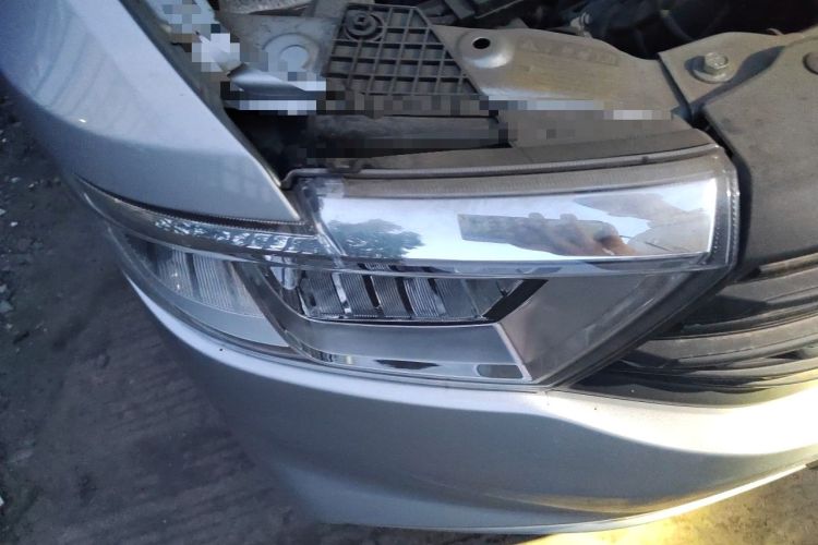 Used Wuling Hongguang V 2022 1.5L Jingqu Edition Electric-Assist LAR Right Front Headlight