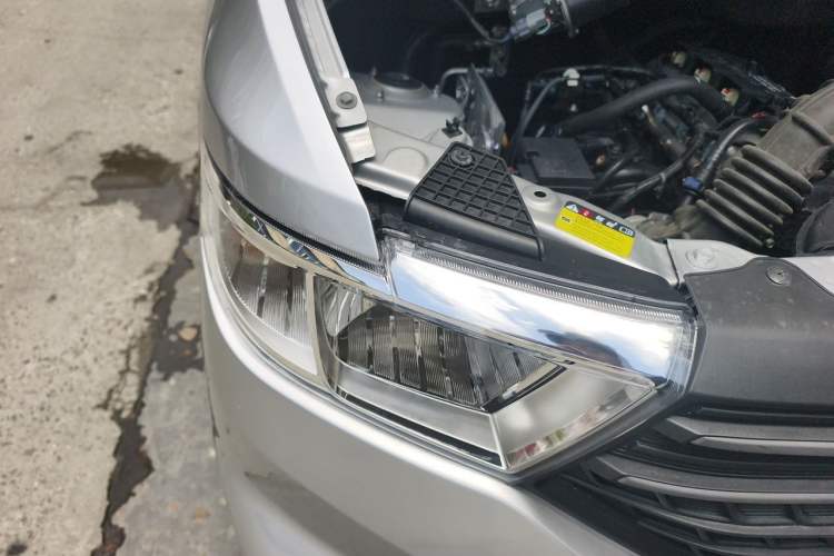 Used Wuling Hongguang V 2022 1.5L Jingqu Edition Electric-Assist LAR Right Front Headlight