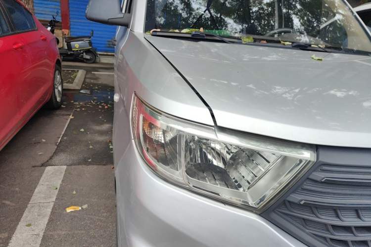 Used Wuling Hongguang V 2022 1.5L Enjoy Edition Electric-Powered LAR Right Front Headlight