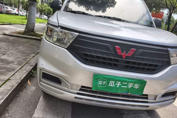 Used Wuling Hongguang V 2022 1.5L Jingqu Edition Electric-Assist LAR Right Front Headlight