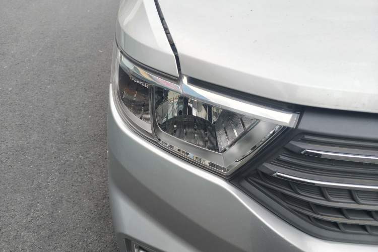 Used Wuling Hongguang V 2022 1.5L Enjoy Edition Electric-Powered LAR Right Front Headlight