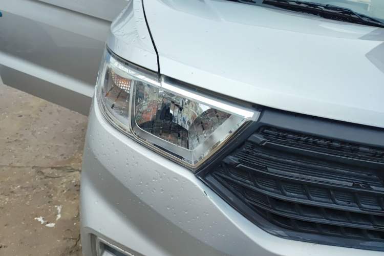 Used Wuling Hongguang V 2022 1.5L Jingqu Version Hydraulic Power Steering LAR Right Front Headlight