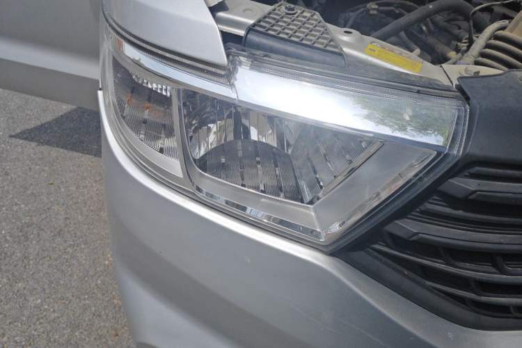 Used Wuling Hongguang V 2022 1.5L Jingqu Version Hydraulic Power Steering LAR Right Front Headlight