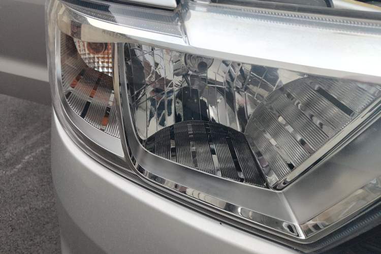 Used Wuling Hongguang V 2022 1.5L Jingqu Version Hydraulic Power Steering LAR Right Front Headlight