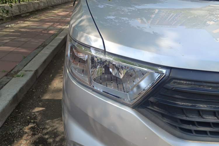 Used Wuling Hongguang V 2022 1.5L Jingqu Edition Electric-Assist LAR Right Front Headlight