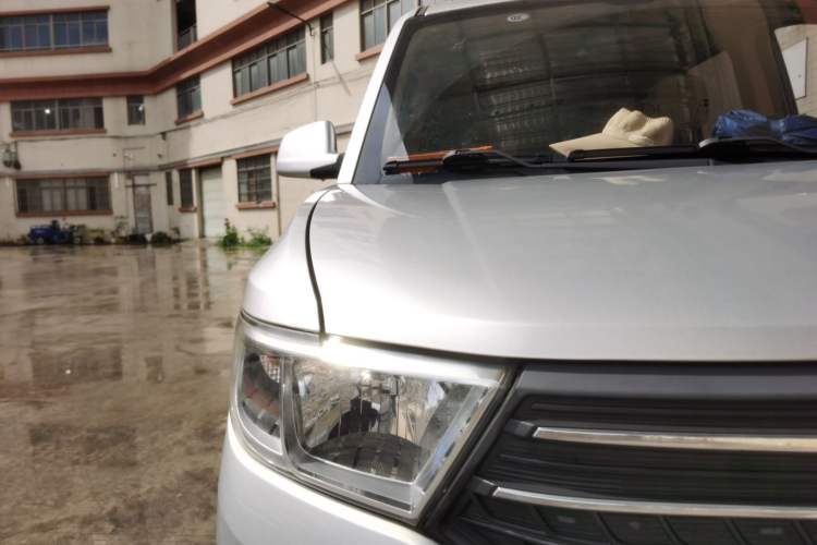 Used Wuling Hongguang V 2022 1.5L Enjoy Edition Electric-Powered LAR Right Front Headlight