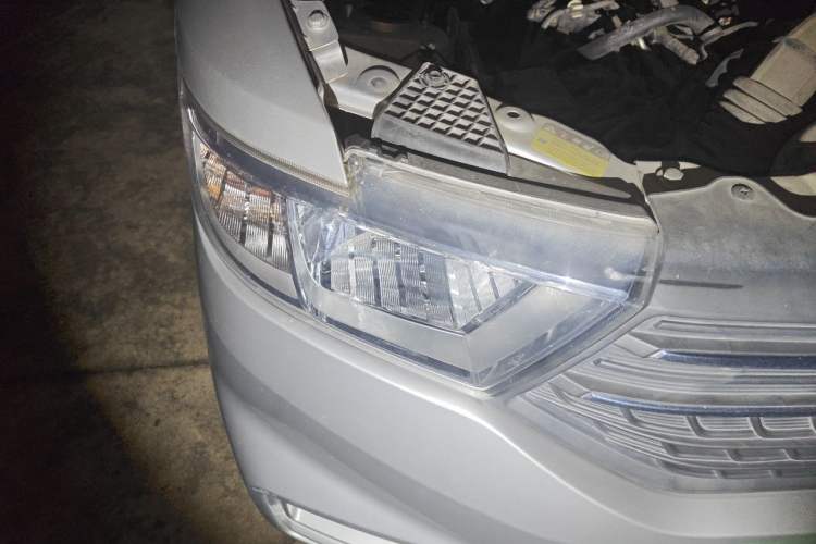 Used Wuling Hongguang V 2022 1.5L Enjoy Edition Electric-Powered LAR Right Front Headlight