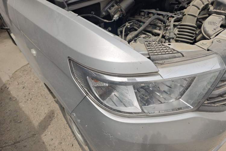 Used Wuling Hongguang V 2022 1.5L Jingqu Edition Electric-Assist LAR Right Front Headlight