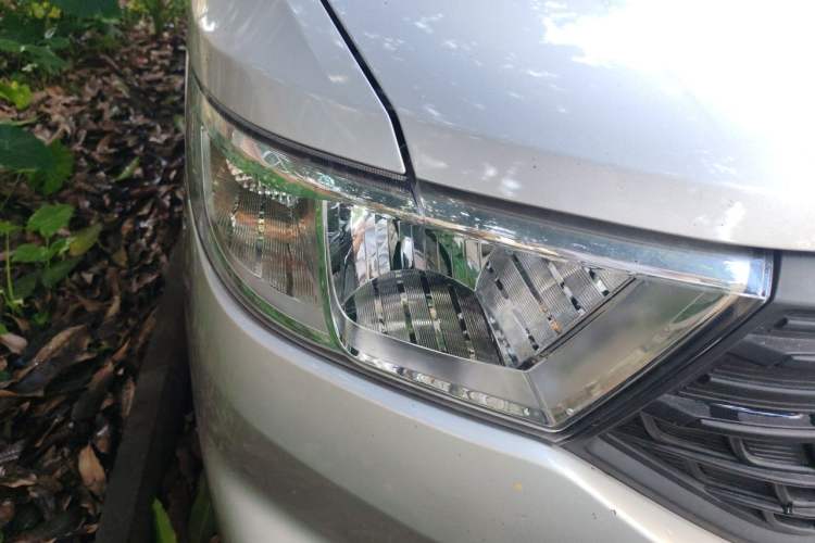 Used Wuling Hongguang V 2022 1.5L Jingqu Version Hydraulic Power Steering LAR Right Front Headlight