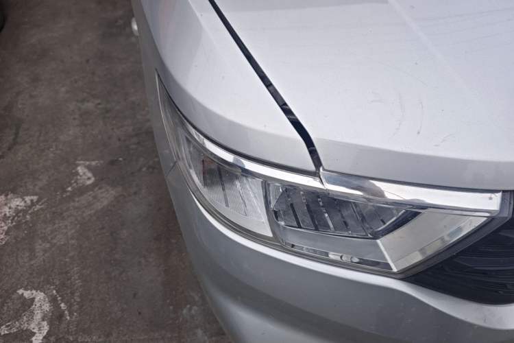 Used Wuling Hongguang V 2022 1.5L Jingqu Edition Electric-Assist LAR Right Front Headlight
