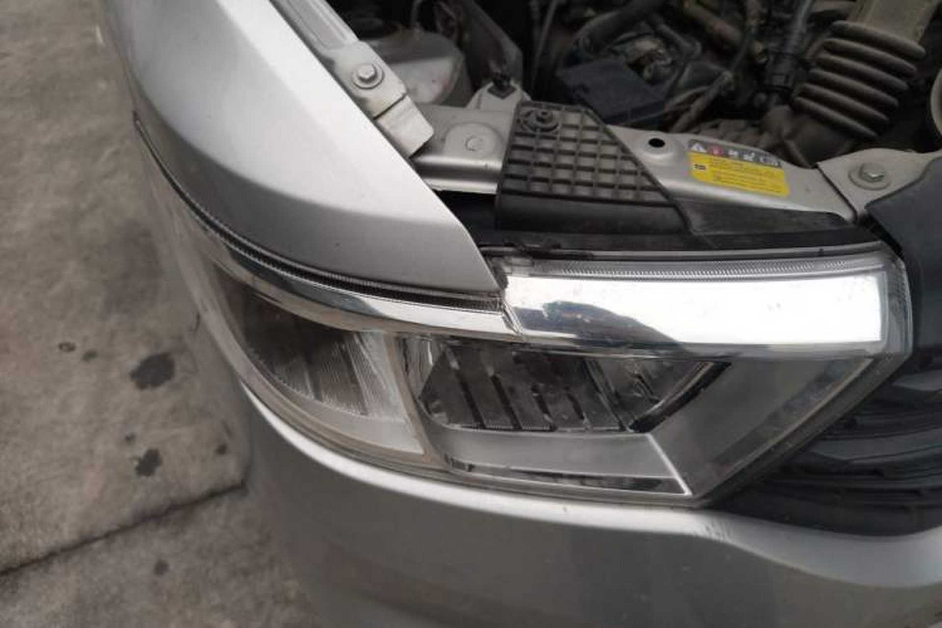 Used Wuling Hongguang V 2022 1.5L Jingqu Edition Enclosed-Window Vehicle with Hydraulic Power Steering LAR Right Front Headlight