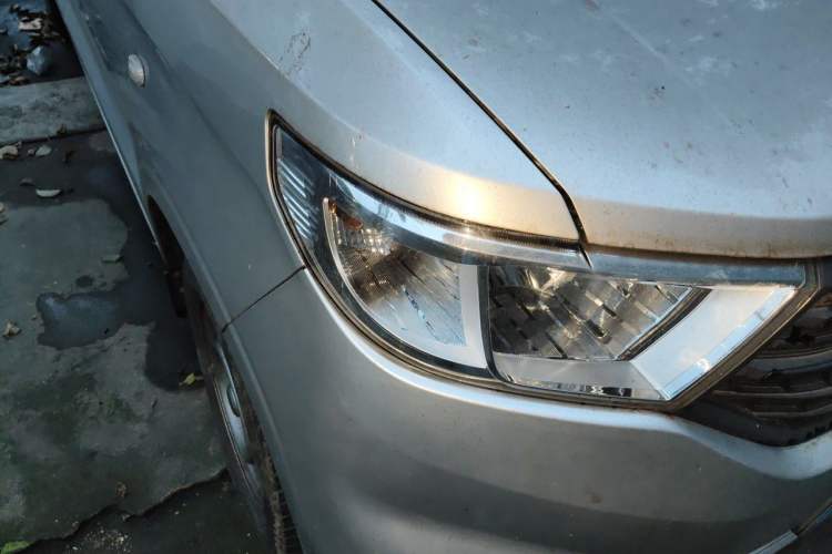 Used Wuling Hongguang V 2022 1.5L Jingqu Version Hydraulic Power Steering LAR Right Front Headlight