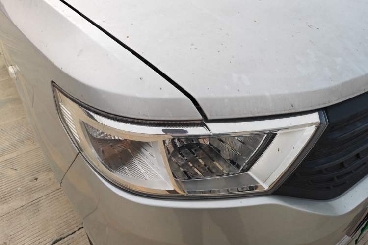 Used Wuling Hongguang V 2022 1.5L Jingqu Edition Electric-Assist LAR Right Front Headlight
