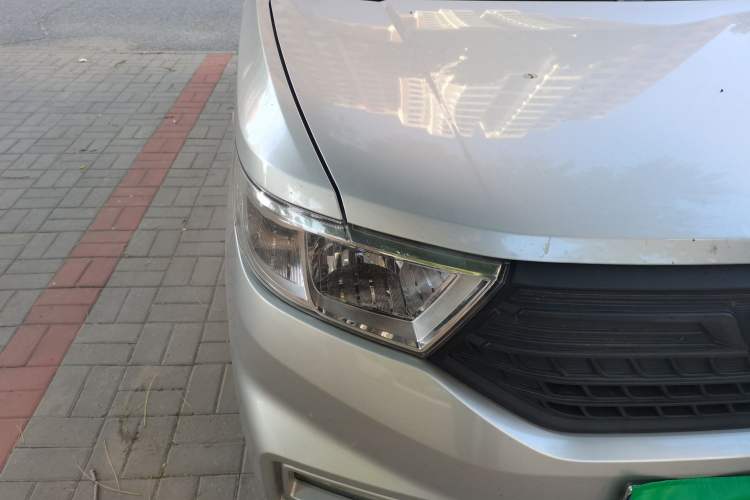 Used Wuling Hongguang V 2022 1.5L Jingqu Version Hydraulic Power Steering LAR Right Front Headlight