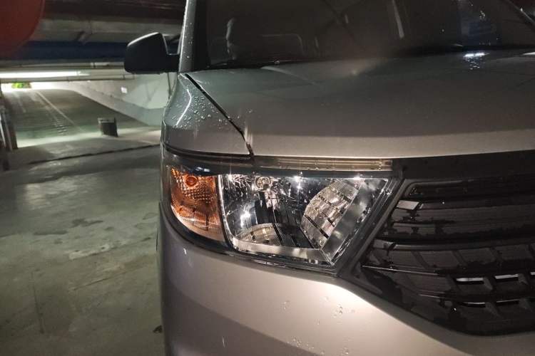 Used Wuling Hongguang V 2022 1.5L Enjoy Edition Electric-Powered LAR Right Front Headlight