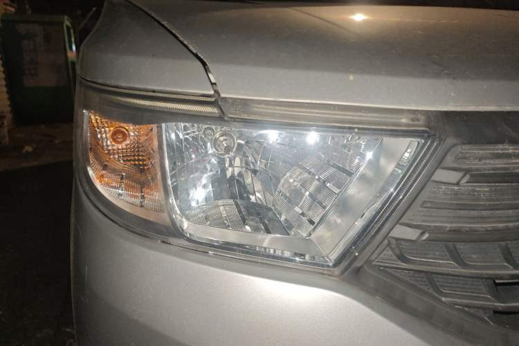 Used Wuling Hongguang V 2022 1.5L Jingqu Edition Electric-Assist LAR Right Front Headlight