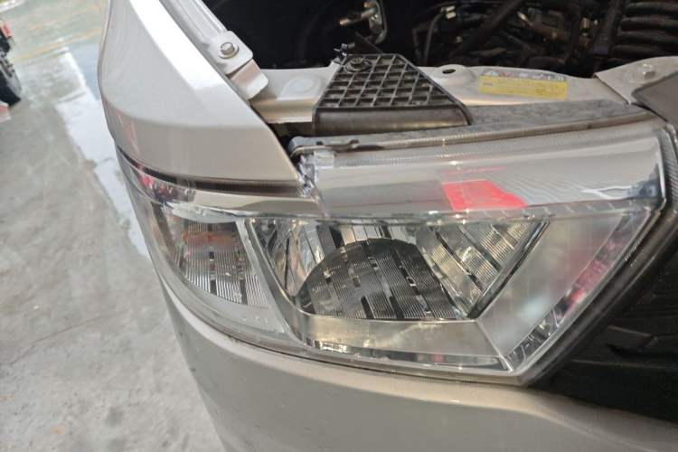 Used Wuling Hongguang V 2022 1.5L Jingqu Edition Electric-Assist LAR Right Front Headlight