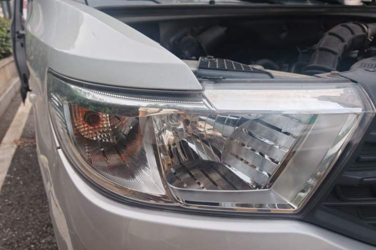 Used Wuling Hongguang V 2022 1.5L Jingqu Edition Electric-Assist LAR Right Front Headlight