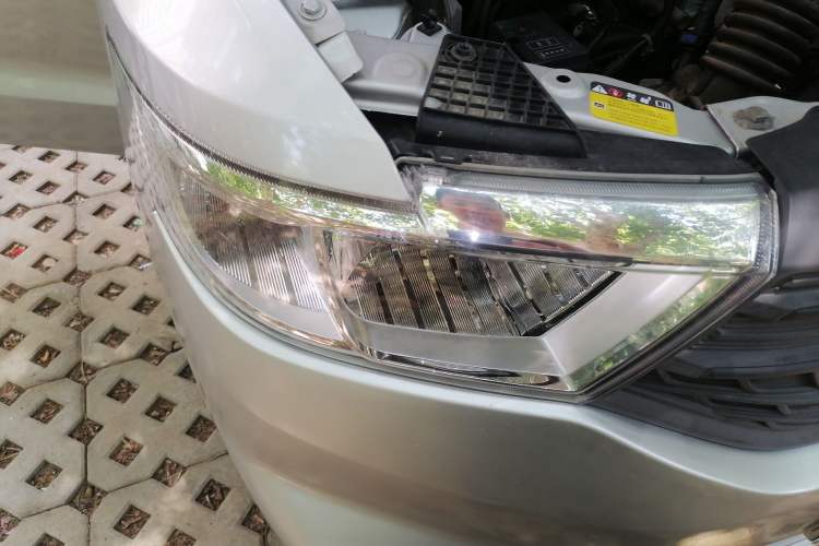 Used Wuling Hongguang V 2022 1.5L Jingqu Version Hydraulic Power Steering LAR Right Front Headlight