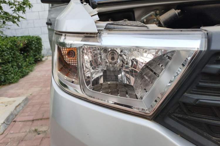Used Wuling Hongguang V 2022 1.5L Jingqu Version Hydraulic Power Steering LAR Right Front Headlight