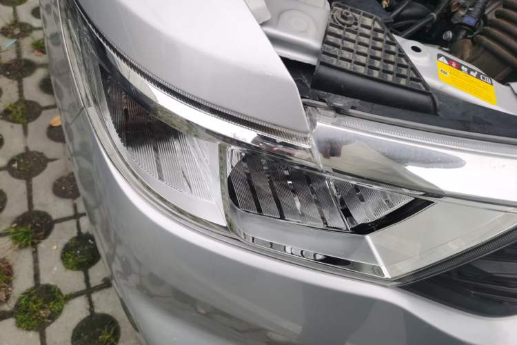 Used Wuling Hongguang V 2022 1.5L Enjoy Edition Electric-Powered LAR Right Front Headlight