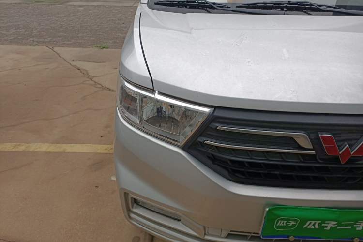 Used Wuling Hongguang V 2022 1.5L Jingqu Edition Electric-Assist LAR Right Front Headlight