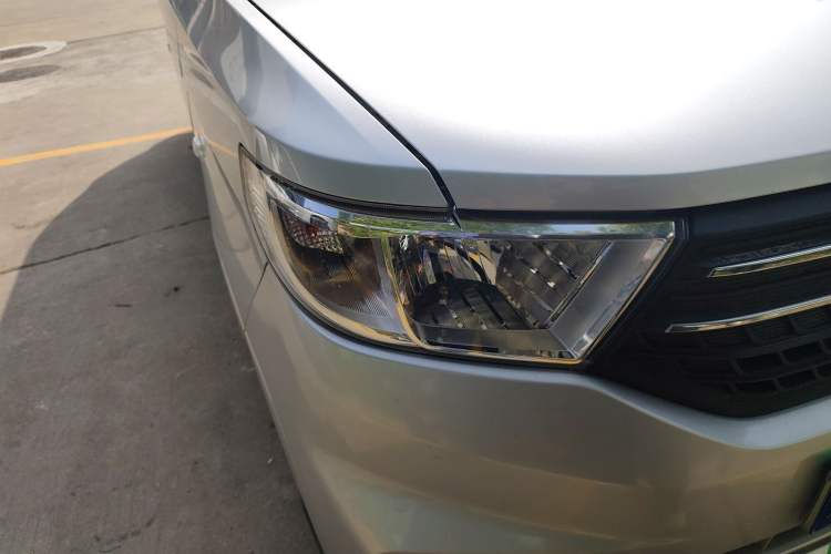 Used Wuling Hongguang V 2022 1.5L Jingqu Version Hydraulic Power Steering LAR Right Front Headlight
