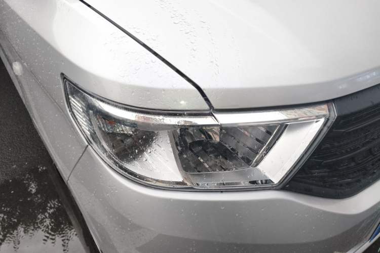 Used Wuling Hongguang V 2022 1.5L Jingqu Edition Electric-Assist LAR Right Front Headlight