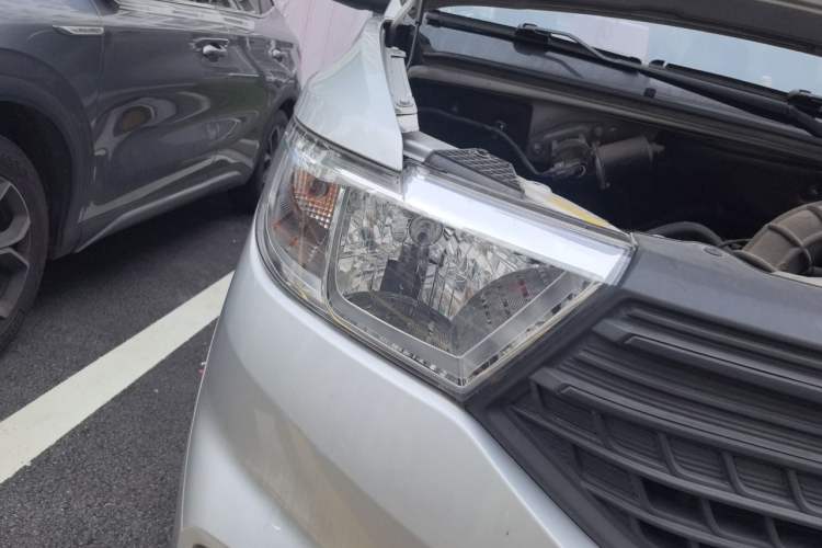 Used Wuling Hongguang V 2022 1.5L Jingqu Version Hydraulic Power Steering LAR Right Front Headlight