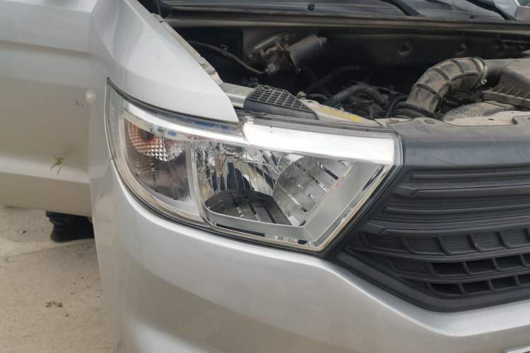 Used Wuling Hongguang V 2022 1.5L Jingqu Version Hydraulic Power Steering LAR Right Front Headlight