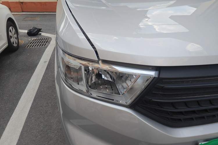 Used Wuling Hongguang V 2022 1.5L Jingqu Edition Electric-Assist LAR Right Front Headlight