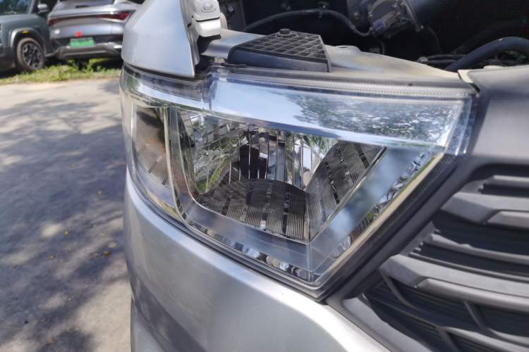 Used Wuling Hongguang V 2022 1.5L Jingqu Edition Electric-Assist LAR Right Front Headlight
