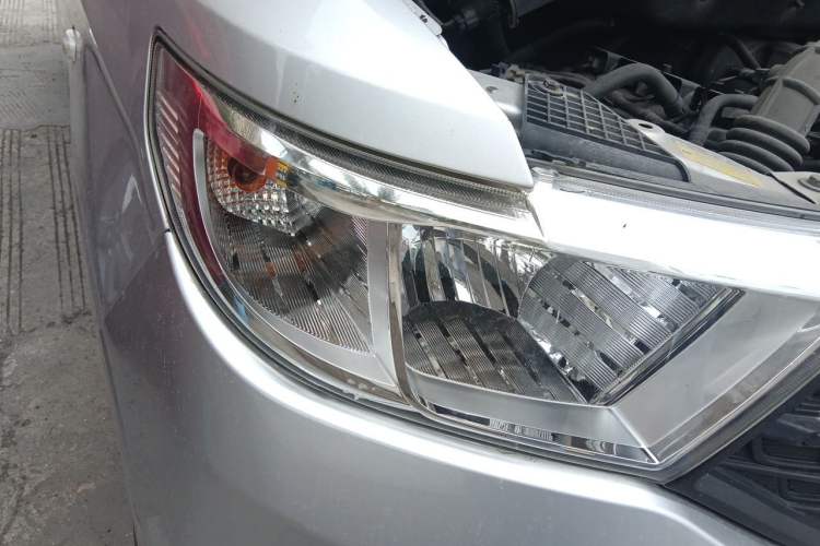 Used Wuling Hongguang V 2022 1.5L Jingqu Edition Electric-Assist LAR Right Front Headlight