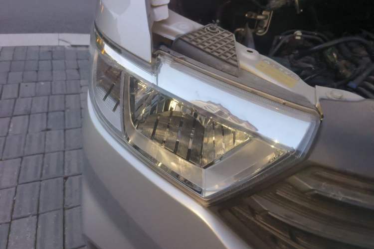 Used Wuling Hongguang V 2022 1.5L Jingqu Version Hydraulic Power Steering LAR Right Front Headlight