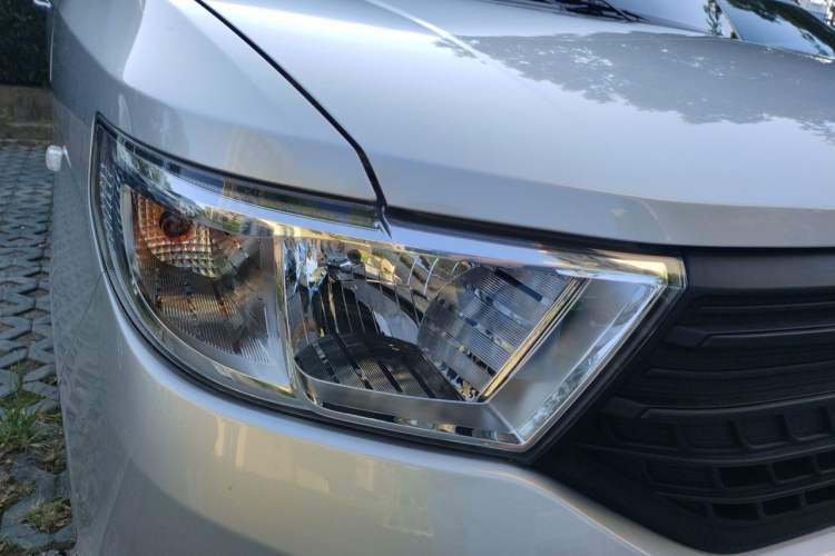 Used Wuling Hongguang V 2022 1.5L Jingqu Edition Electric-Assist LAR Right Front Headlight