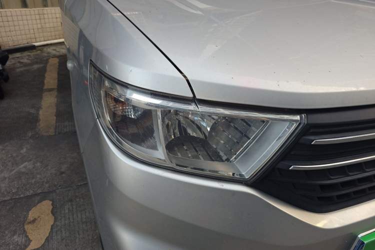 Used Wuling Hongguang V 2022 1.5L Enjoy Edition Hydraulic Power Steering LAR Right Front Headlight