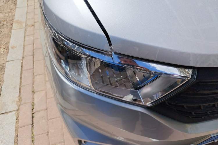 Used Wuling Hongguang V 2022 1.5L Jingqu Edition Electric-Assist LAR Right Front Headlight
