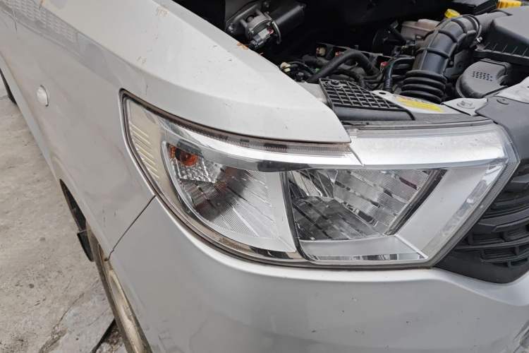 Used Wuling Hongguang V 2022 1.5L Jingqu Edition Electric-Assist LAR Right Front Headlight