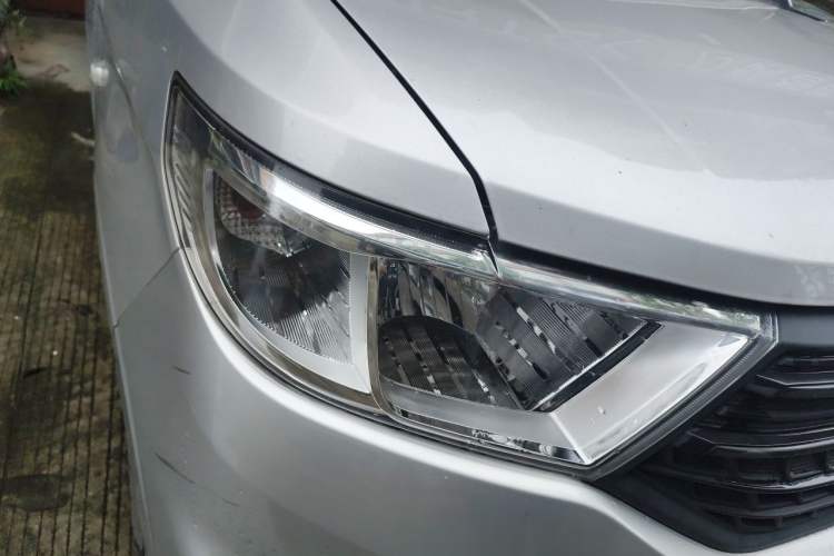 Used Wuling Hongguang V 2022 1.5L Jingqu Version Hydraulic Power Steering LAR Right Front Headlight