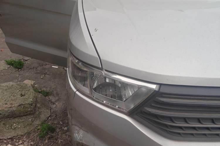 Used Wuling Hongguang V 2022 1.5L Jingqu Edition Electric-Assist LAR Right Front Headlight