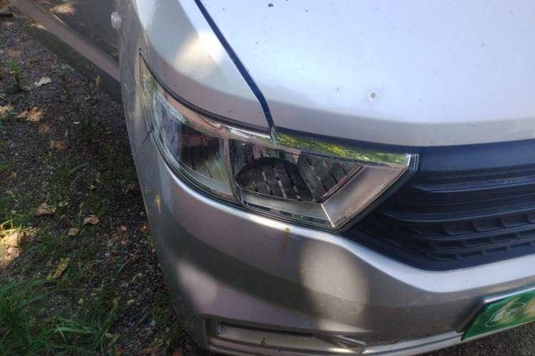 Used Wuling Hongguang V 2022 1.5L Enjoy Edition Electric-Powered LAR Right Front Headlight