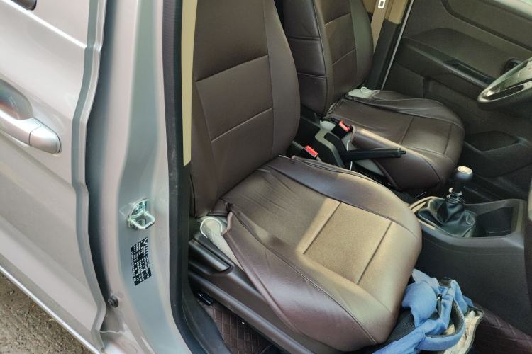 Used Wuling Hongguang V 2022 1.5L Enjoy Edition Electric-Powered LAR Right Front Seat